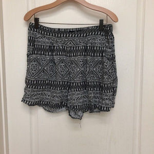One 5 One Bohemian Shorts bLACK & wHITE Womens